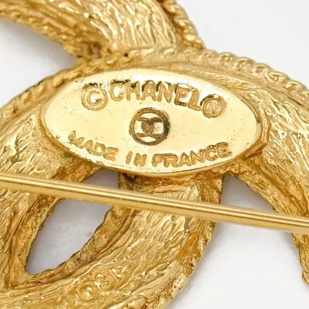 CHANEL CC Logo Vintage Brooch Gold Tone Pin Auth w/Box q1141-2 - Picture 12 of 15